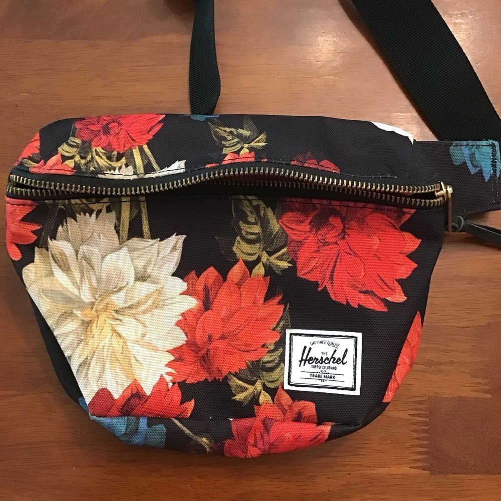 Herschel Fifteen Crossbody/Fannypack‎ Floral Print Rose